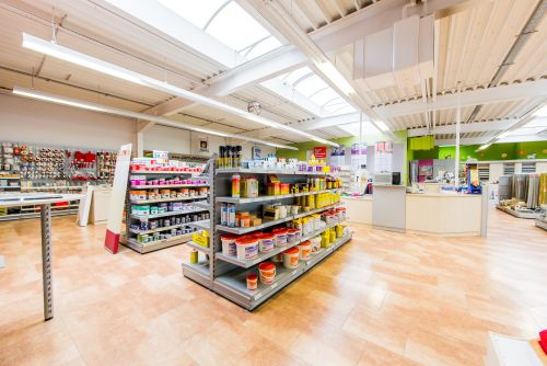 Unser Sortiment in unserem Fachmarkt in Neuenstadt erstreckt sich vom Malerbedarf, Tapeten, Bodenbelägen, Sicht- und Sonnenschutz, Insektenschutz und Farben. 